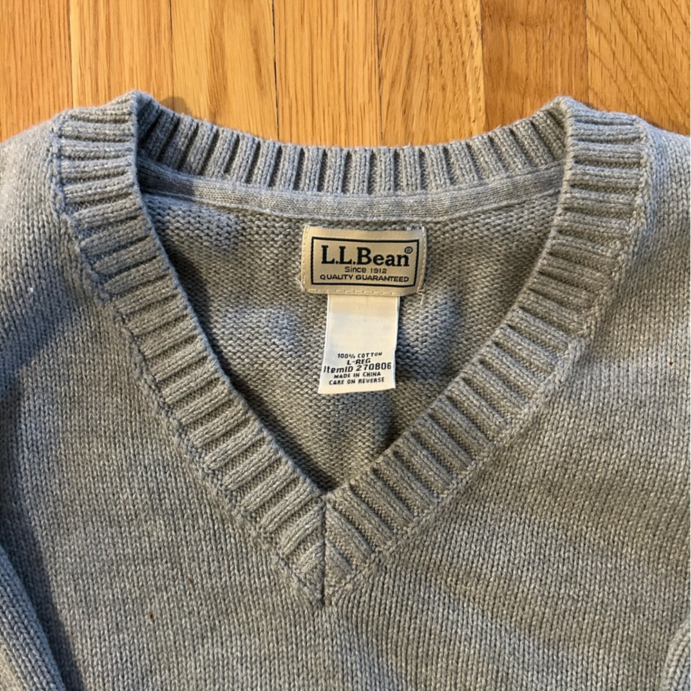L.L. Bean Light Gray, thick V-Neck Men's Sweater